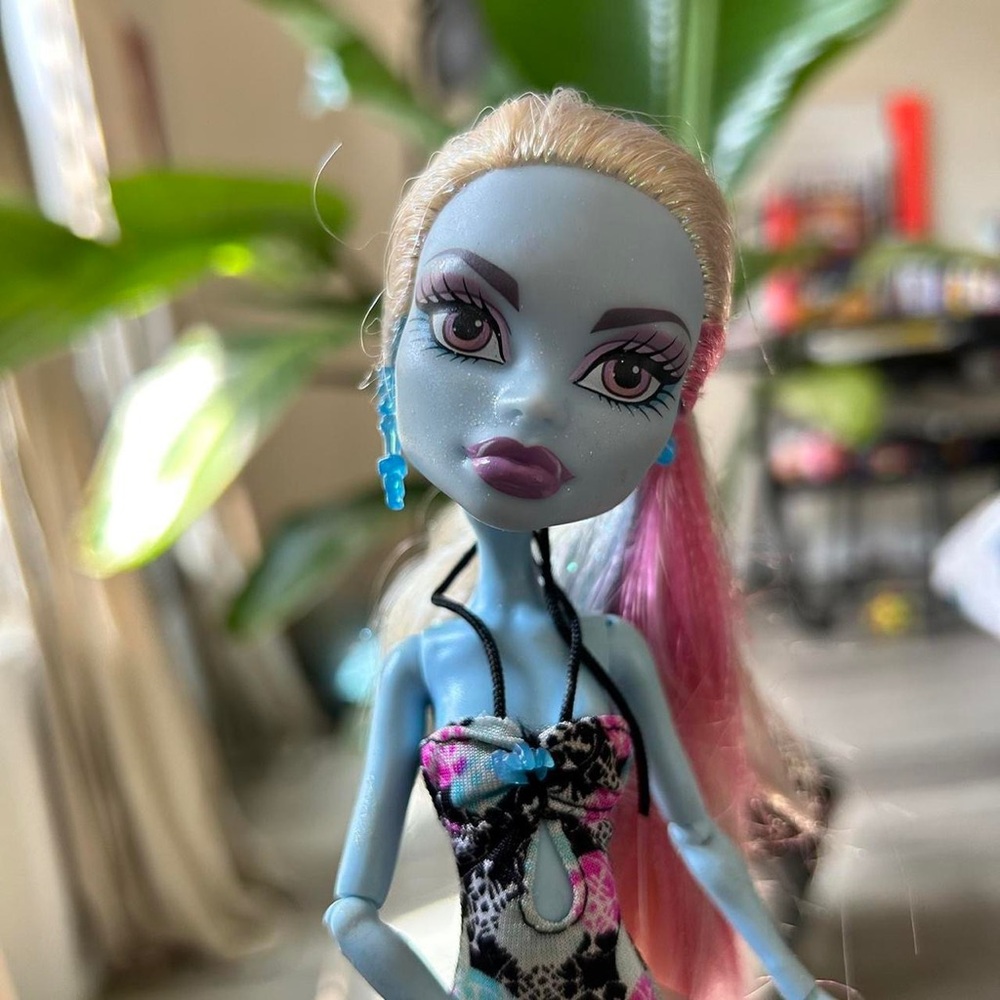 Monster High Skull Shores Abbey Bominable doll RETIRED